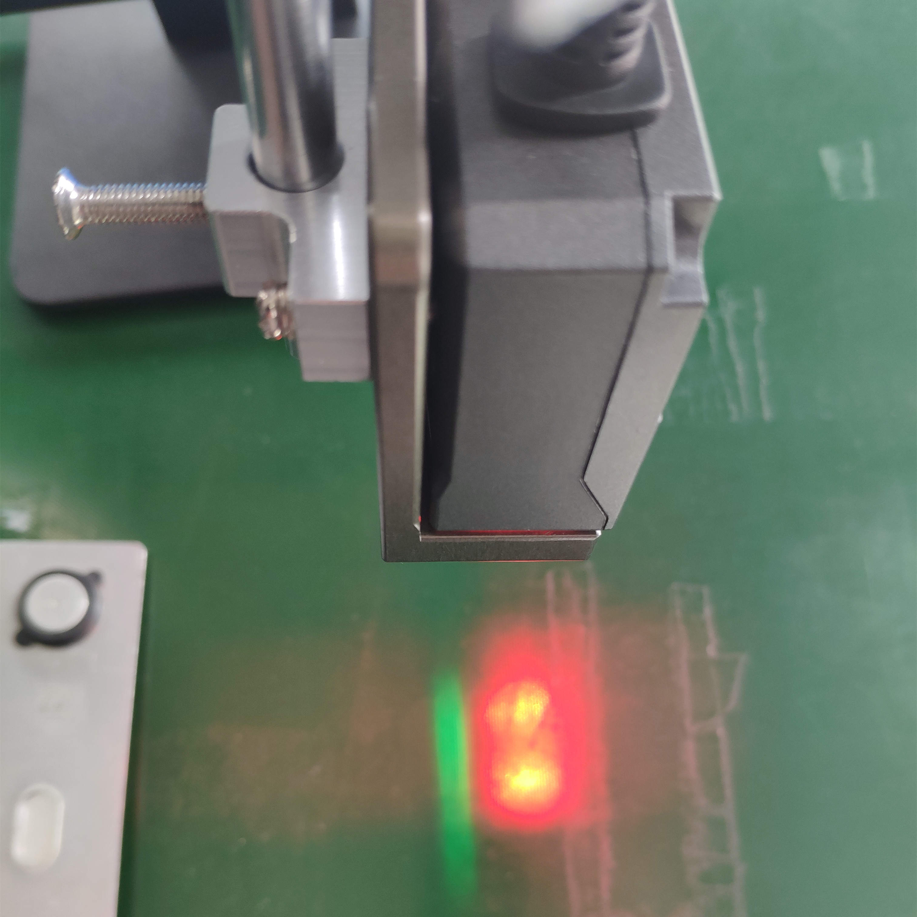 新大陆NLS-NVF200固定式条码扫描器拥有红光、绿光对焦职能 新大陆NLS-NVF200固定式条码扫描器拥有红光、绿光对焦职能